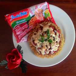 Crispy Noodle Spicy Rica-Rica Pizza